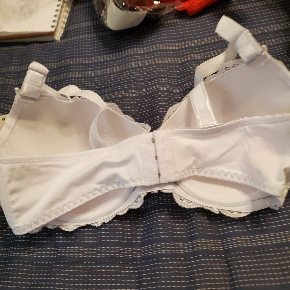 Full coverage bra NWT - Picture 6 of 7